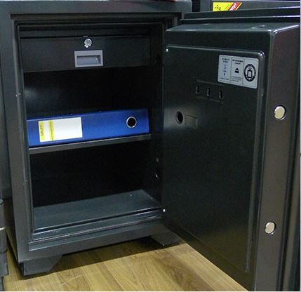 Diplomat Dual Key Safe 060KK 02