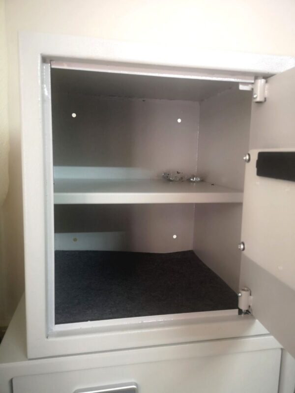 Yale Essential Safe YSE 390 EG4 03